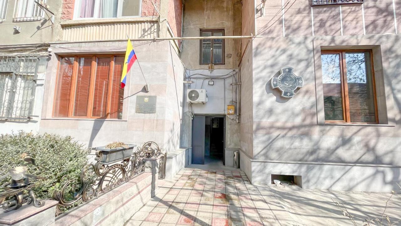 Комфортная И Спокойная Квартира 예레반 외부 사진